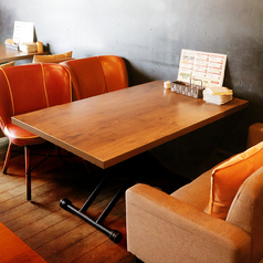 2人席・4人席・5人席と幅広くご用意しております。