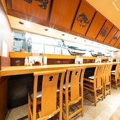 人気のカウンターはデートやお一人様にも◎