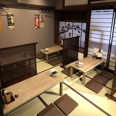 【大人数の貸切・ご宴会に】お座敷席をつなげることで、大人数での大規模なご宴会にも対応可能です!歓送迎会や忘新年会など、会社単位での大きなお集まりに最適◎周りを気にすることなく、皆様で一体感のあるご宴会が叶います。人数やご予算など、店舗までお気軽にお問い合わせください♪