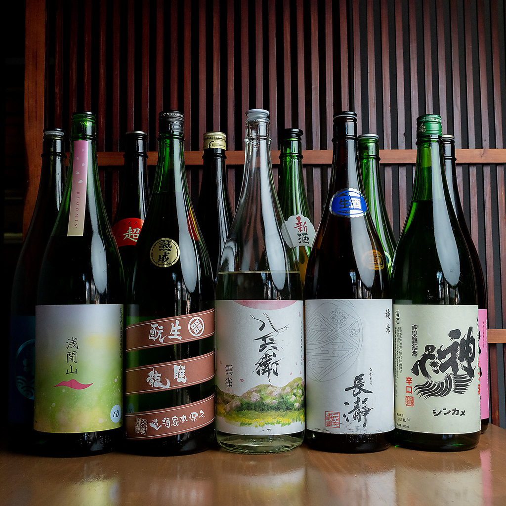 全国各地のこだわりの日本酒を厳選。料理に合わせて楽しめる銘柄を取り揃えております。