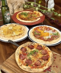 小麦の本来の美味しさが際立つ香ばしい生地で♪ディナーに、お酒のおつまみに、最高です。