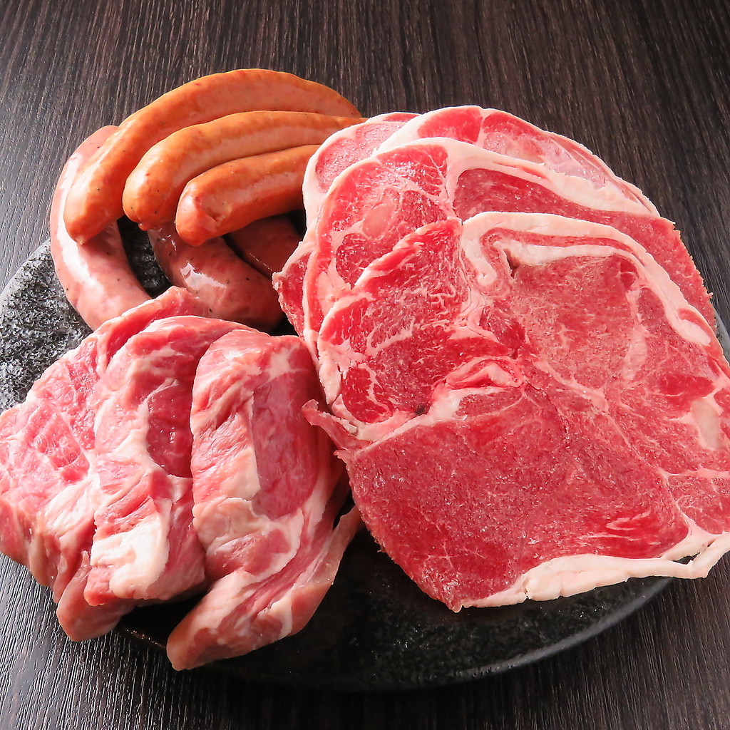 ラムチョリソー、薄切りラム、ラムステーキなど様々なお肉をご堪能いただけます♪