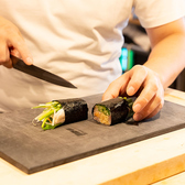 肆)豪快且つ繊細に切っていきます。