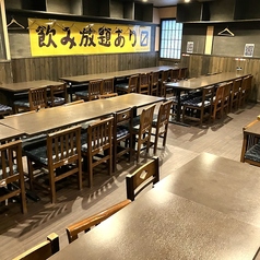 《使い勝手抜群》少人数から大人数まで対応できるテーブル席を完備!シーンに合わせて気軽にご利用いただけます。