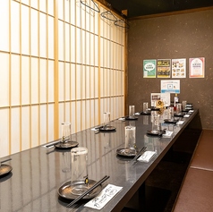 最大200名様まで収容可能な広々とした店内は150名様以上で貸し切り予約も承ります◎各種宴会や会社宴会、同窓会や親しいご友人との飲み会など様々なシーンでご利用ください!混み合うシーズンのご予約はお早めにどうぞ!自慢のお料理や美味しいドリンクと心をこめたおもてなしでお客様の大切な集まりをサポートいたします!