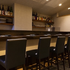 同僚やパートナーとの落ち着いたお時間も。カウンターもお勧めです。