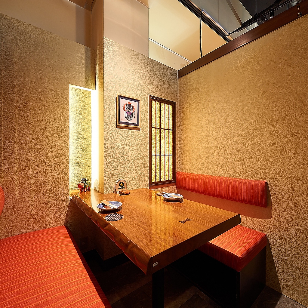 お客様のご要望をお聞きします。週末やご予約が多い場合は個室のご案内が出来ない場合も御座います。