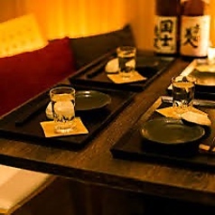 歓送迎会、送別会、会社宴会などに最適なテーブル個室。横一列で12名~最大40名様までご案内可能。佐賀駅付近での各種宴会に最適です。