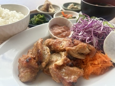 泉北レモンのグリルチキン定食