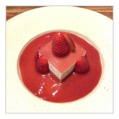 【月替わりスイーツ】桜とイチゴのムースケーキ