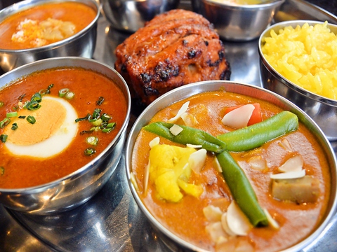 選べるカレーで大満足。本格的なインド料理の種類が豊富で、飽きることなく楽しめる。