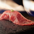 日本ではまだ珍しい！普通の寿司とは一味も二味も違う和牛肉寿司☆とにかく美味しいのが特徴！赤身の中にたっぷりの脂の乗った和牛肉寿司は女子会や歓送迎会など各飲み会で盛り上がること間違いなし♪飲み放題もついたお得なコース新登場です！詳細はコースページをチェック☆