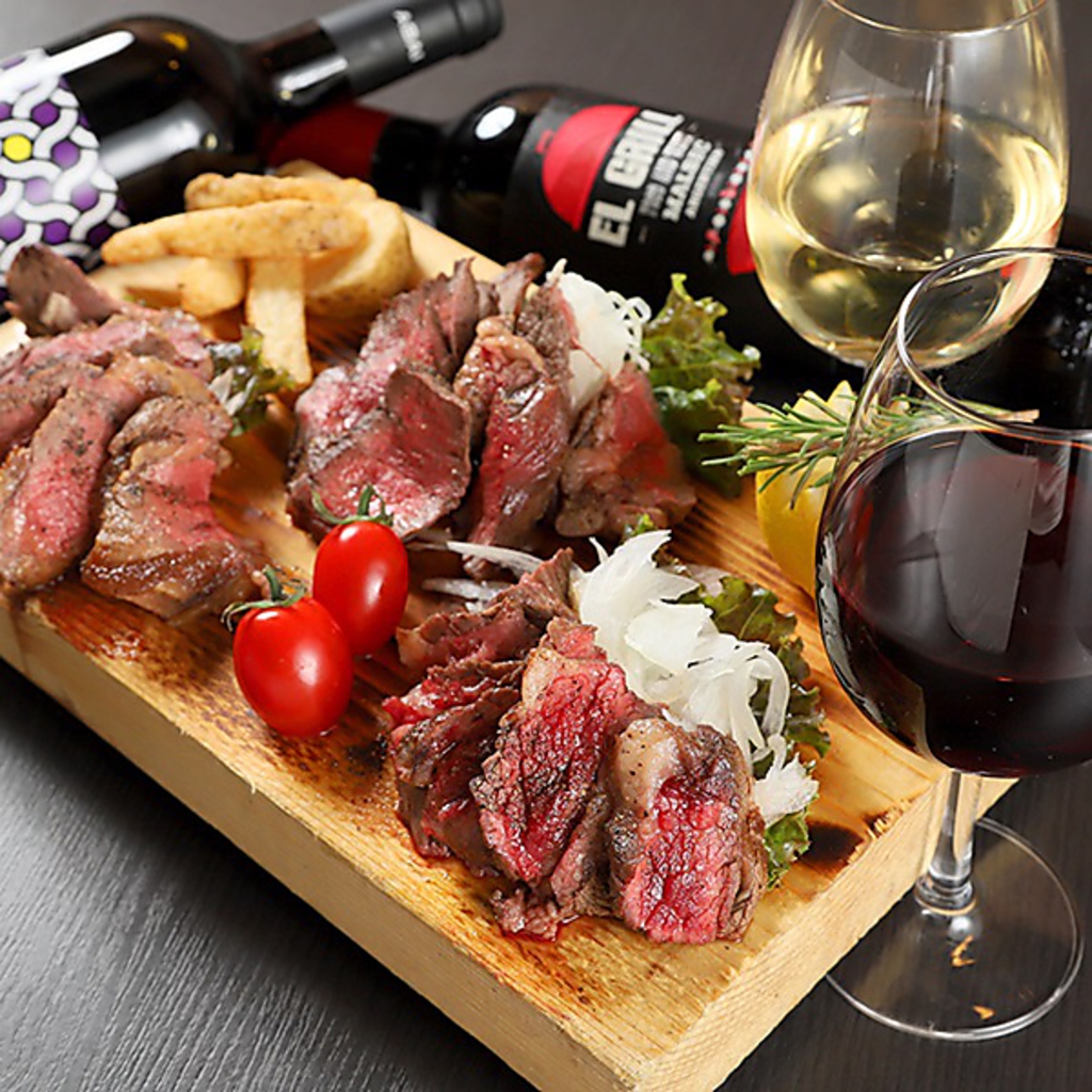 安いのに美味しい！アモーレ新宿駅前店では、仕入れと調理法にこだわった絶品肉料理が自慢です！