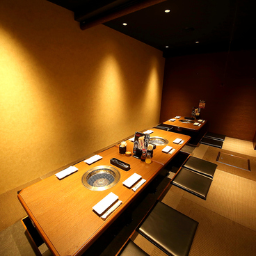 牛角 逆瀬川店の雰囲気1