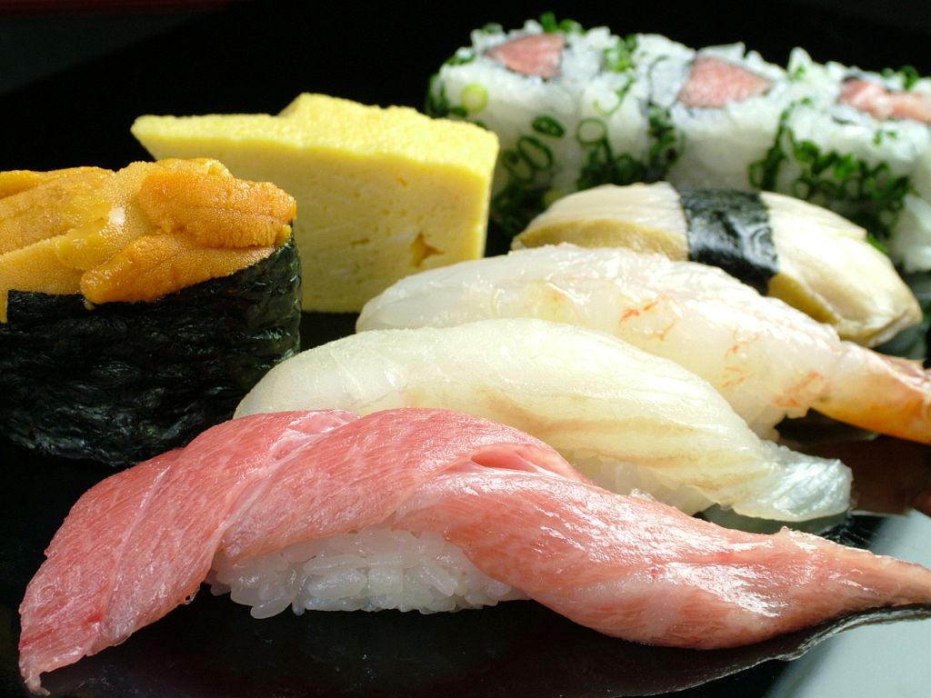 大トロ、平目、アワビ、ボタン海老、ウニ。新鮮な魚介を板前20年の職人が握ります…