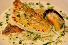 甘鯛のぱりぱりソテー　あおさクリーム仕立て