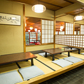 程よいプライベート感があり、親しいご友人やご家族での和食ランチにぴったりな小上がり席です。靴を脱いでリラックスしながら、京都の伝統的なおばんざいをお愉しみいただけます。八坂神社のすぐそばという絶好のロケーションで、京情緒に浸りながら会話も弾む、和やかなひとときをお過ごしいただけるお席です♪