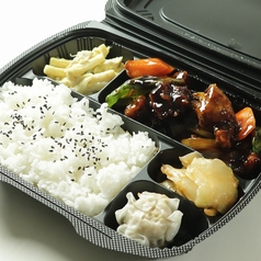 酢豚（赤・黒）弁当
