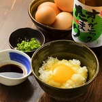 厳選された新鮮な卵とこだわりの特製醤油でいただく究極の卵かけご飯。素材本来の濃厚な味わいです。