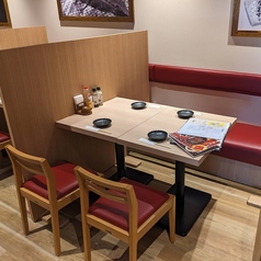 【~4名様】仕切りがあるので、他の方が気にならずゆっくりお食事可能です。