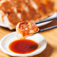 毎日一つ一つ皮から手作りの絶品餃子！国産豚ミンチ使用