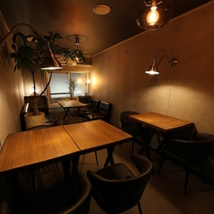 落ち着いた雰囲気の店内はプライベートな集まりにも最適◎とても居心地が良いお席をご用意しています。またさく飲みや二件目、仕事終わりのリフレッシュにも◎ぜひ、お気軽にお立ち寄りください。
