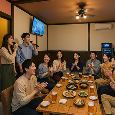 2階座敷カラオケパーティーDAM導入しました。美味しい料理とお酒を楽しみながら無料でカラオケがご利用出来ます。17時から22時まで歌い放題で無料でご利用頂けます。ご利用は事前予約が必要です。