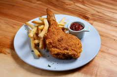 名物・揚げたて！オリジナル・骨つきフライドチキンの写真