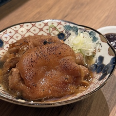 ★豚足炙り煮込み