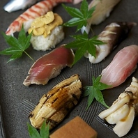 当店名物「おか巻」や「上太巻」など、穴子を使った逸品