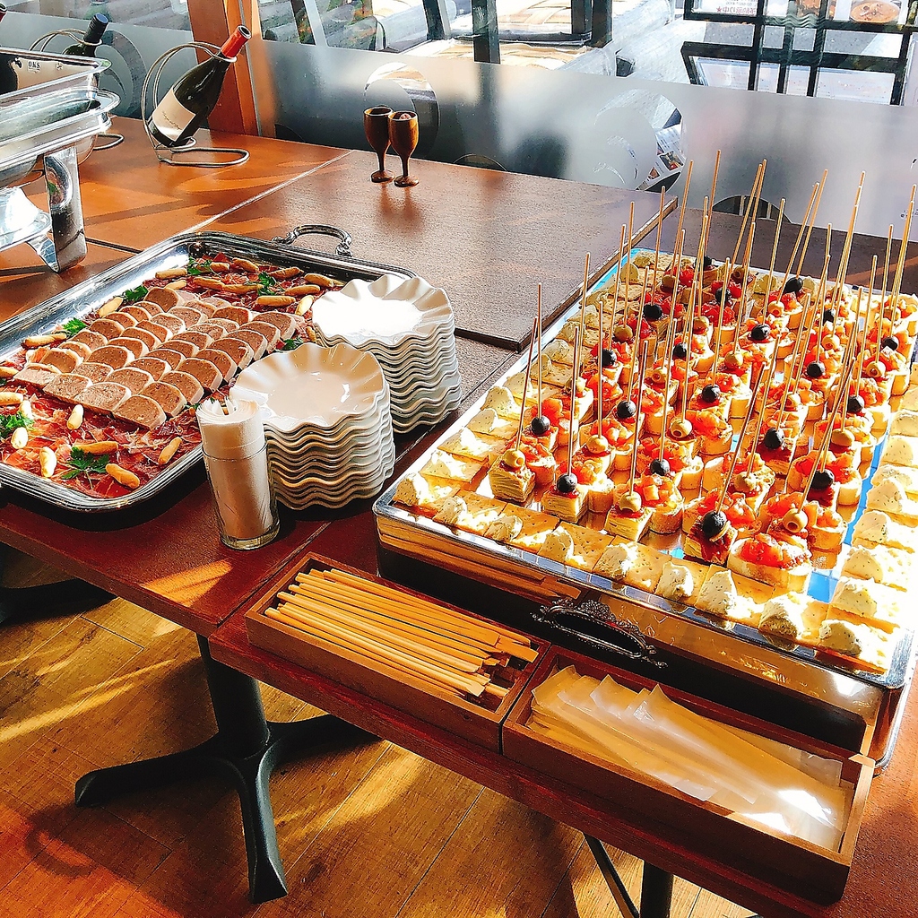 ご予算15万円から立食ビュッフェ形式のパーティーもご利用いただけます。お気軽にご相談ください。