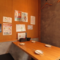 【半個室席】両側ベンチシート席で4名様までゆったりとお過ごしいただけます!普段使いしやすいのがえーす!