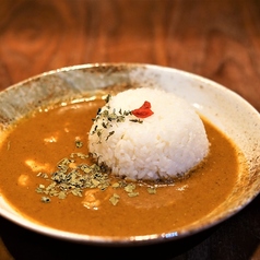 A. 薬膳スープで作ったチキンカレー