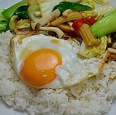 パッパクロンミットラーカオ(五目野菜炒めご飯)