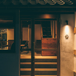 福岡市登録文化財の古民家 柱や梁は当時のままシンプルに仕上げた歴史と現代が融合した新しい空間