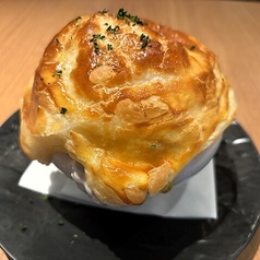 海老とキノコのトマトクリームポットパイ