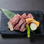 噛むほどに溢れる山城牛ハラミの濃密な旨み。職人が極限まで高めた、柔らかな官能。