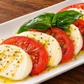 料理メニュー写真&nbsp;彩りトマトのカプレーゼ/イタリアンサラダ