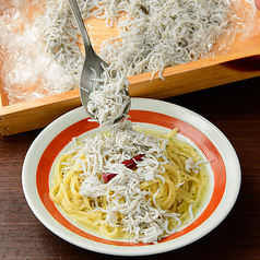 山盛りしらすのペペロンチーノ