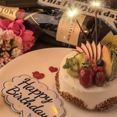 【特別な記念日に★】大切な方との特別な日を、心を込めたメッセージプレートで彩りませんか？誕生日や記念日、歓送迎会など、主役への日頃の感謝や祝福の気持ちをサプライズ演出いたします！思い出に残る素敵なひとときを、ぜひ当店でお過ごしください♪事前のご予約・ご相談もお気軽にどうぞ！
