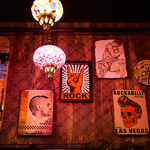 昼はカレー、夜は炭火焼きタンドールとピザと創作。昼夜で表情が変わる二毛作スタイルのビストロ酒場