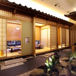 入口を通り抜けると異次元に迷い込んだかのような極上の和空間が