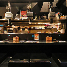 【2名様×2席/カウンター席】1名様もお待ちしています◎ふらっと立ち寄って、気軽に過ごしやすいお席です！カップルのお客様や女性ペアのお客様にも人気♪お連れ様とのお待ち合わせにもぴったりのお席です。