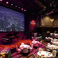 毎日お昼からピアノの生演奏を実施