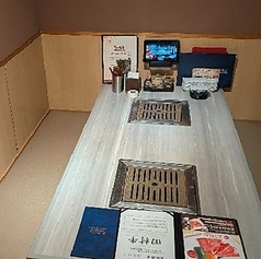 8名のグループも一体感を味わいながら焼肉を味わえるお席です。ご宴席にピッタリ。