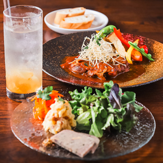 ランチセットは前菜・バケット・ドリンク付き