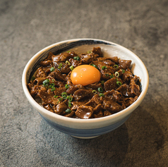 築地ホルモン【月見丼】～熟成パメルジャーノとオリーブオイルを添えて～