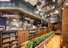 カウンターは11席ございます。