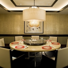 杏：4～8名様　※完全個室のご利用は10,000円以上のコースで承っております。