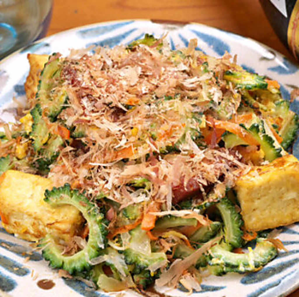ゴーヤチャンプルなどの定番料理から、麺物やデザートまで♪様々な沖縄料理をお楽しみいただけます。